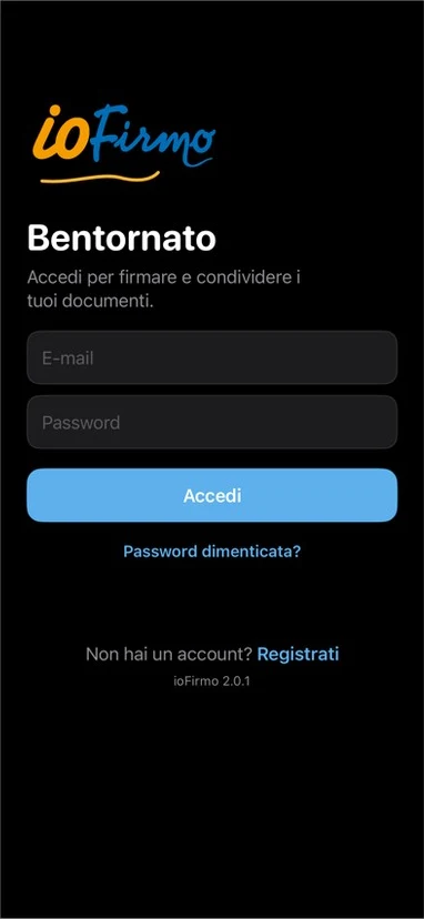 Schermata di accesso dell'app IoFirmo su iPhone con campi e-mail e password (tema scuro)