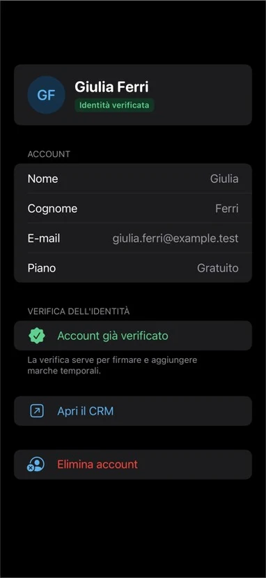 Profilo nell'app IoFirmo su iPhone con la sezione «Verifica dell'identità» (tema scuro)